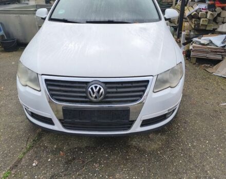 Белый Фольксваген Пассат Вариант, объемом двигателя 2 л и пробегом 300 тыс. км за 2700 $, фото 2 на Automoto.ua