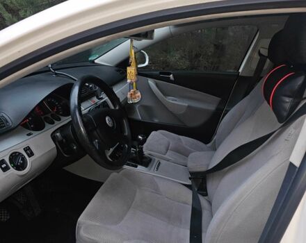 Белый Фольксваген Пассат Вариант, объемом двигателя 2 л и пробегом 290 тыс. км за 6500 $, фото 5 на Automoto.ua