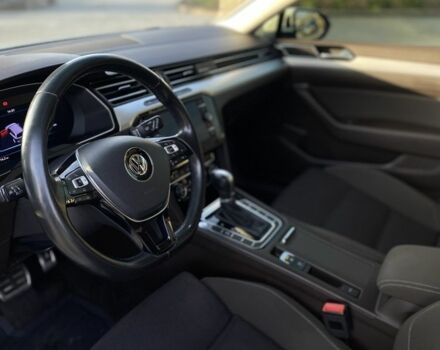 Белый Фольксваген Пассат Вариант, объемом двигателя 2 л и пробегом 245 тыс. км за 15900 $, фото 4 на Automoto.ua