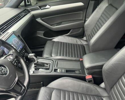 Білий Фольксваген Пассат Варіант, об'ємом двигуна 1.6 л та пробігом 216 тис. км за 13700 $, фото 20 на Automoto.ua