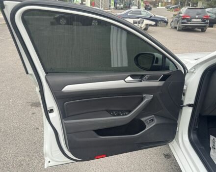 Білий Фольксваген Пассат Варіант, об'ємом двигуна 1.6 л та пробігом 216 тис. км за 13700 $, фото 21 на Automoto.ua