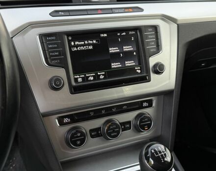 Білий Фольксваген Пассат Варіант, об'ємом двигуна 2 л та пробігом 330 тис. км за 11099 $, фото 19 на Automoto.ua