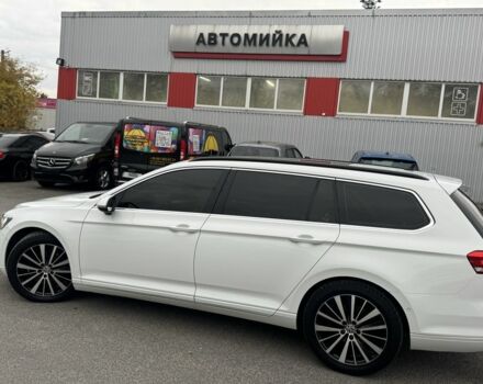 Білий Фольксваген Пассат Варіант, об'ємом двигуна 1.6 л та пробігом 216 тис. км за 13700 $, фото 4 на Automoto.ua