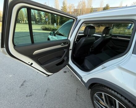 Білий Фольксваген Пассат Варіант, об'ємом двигуна 2 л та пробігом 195 тис. км за 16750 $, фото 10 на Automoto.ua