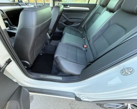 Білий Фольксваген Пассат Варіант, об'ємом двигуна 2 л та пробігом 195 тис. км за 16750 $, фото 11 на Automoto.ua