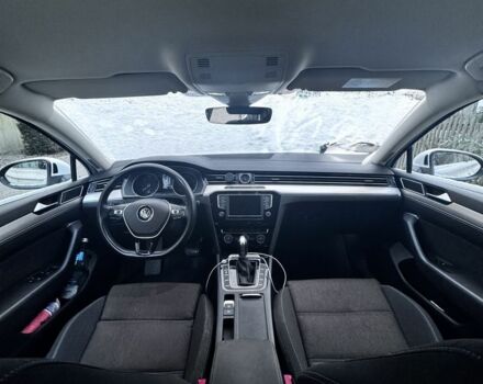 Білий Фольксваген Пассат Варіант, об'ємом двигуна 2 л та пробігом 236 тис. км за 12500 $, фото 10 на Automoto.ua