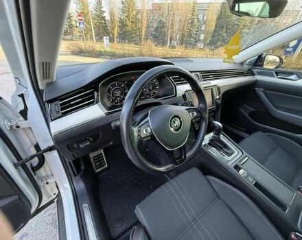 Білий Фольксваген Пассат Варіант, об'ємом двигуна 2 л та пробігом 195 тис. км за 16750 $, фото 16 на Automoto.ua