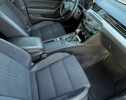 Білий Фольксваген Пассат Варіант, об'ємом двигуна 2 л та пробігом 195 тис. км за 16750 $, фото 5 на Automoto.ua