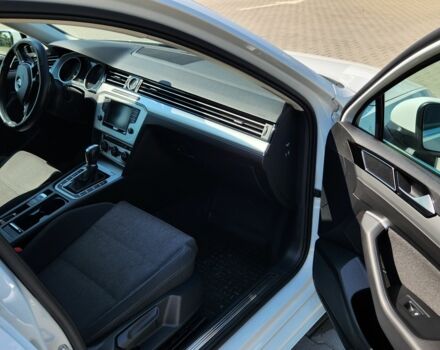 Білий Фольксваген Пассат Варіант, об'ємом двигуна 2 л та пробігом 270 тис. км за 15900 $, фото 7 на Automoto.ua