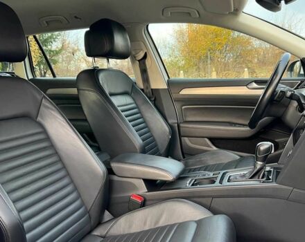 Білий Фольксваген Пассат Варіант, об'ємом двигуна 2 л та пробігом 205 тис. км за 17500 $, фото 19 на Automoto.ua