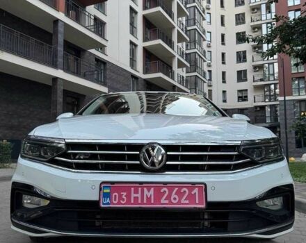Фольксваген Пассат Вариант 2020 в Киеве на Automoto.ua Белый Фольксваген Пассат Вариант, объемом двигателя 2 л и пробегом 199 тыс. км за 25999 $, фото 5 на Automoto.ua