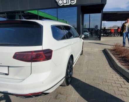 Белый Фольксваген Пассат Вариант, объемом двигателя 2 л и пробегом 210 тыс. км за 25000 $, фото 2 на Automoto.ua