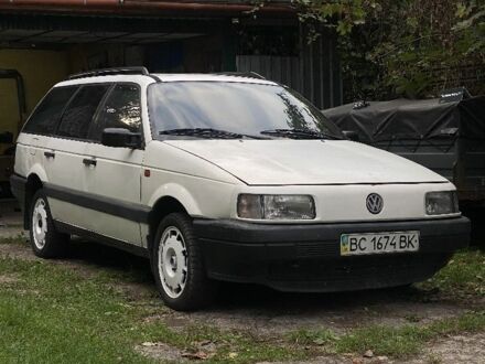 Белый Фольксваген Пассат Вариант, объемом двигателя 0 л и пробегом 250 тыс. км за 1000 $, фото 1 на Automoto.ua