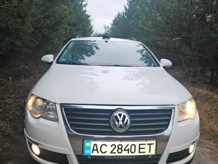 Белый Фольксваген Пассат Вариант, объемом двигателя 2 л и пробегом 290 тыс. км за 6500 $, фото 1 на Automoto.ua