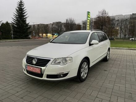 Белый Фольксваген Пассат Вариант, объемом двигателя 2 л и пробегом 273 тыс. км за 4999 $, фото 1 на Automoto.ua