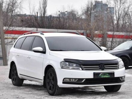 Белый Фольксваген Пассат Вариант, объемом двигателя 2 л и пробегом 300 тыс. км за 8100 $, фото 1 на Automoto.ua