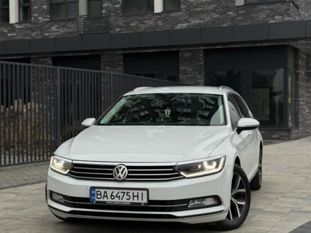 Белый Фольксваген Пассат Вариант, объемом двигателя 2 л и пробегом 256 тыс. км за 14999 $, фото 1 на Automoto.ua