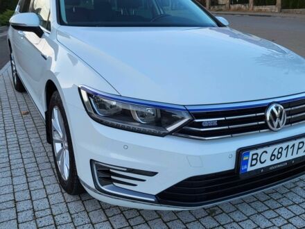 Фольксваген Пассат Вариант 2016 в Львове на Automoto.ua Белый Фольксваген Пассат Вариант, объемом двигателя 1.4 л и пробегом 275 тыс. км за 14400 $, фото 1 на Automoto.ua