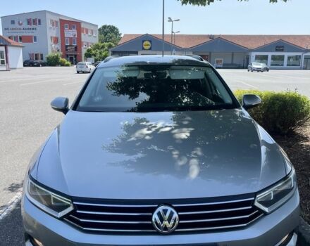 Бежевый Фольксваген Пассат Вариант, объемом двигателя 2 л и пробегом 255 тыс. км за 15119 $, фото 1 на Automoto.ua