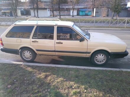 Бежевый Фольксваген Пассат Вариант, объемом двигателя 1 л и пробегом 200 тыс. км за 1050 $, фото 1 на Automoto.ua