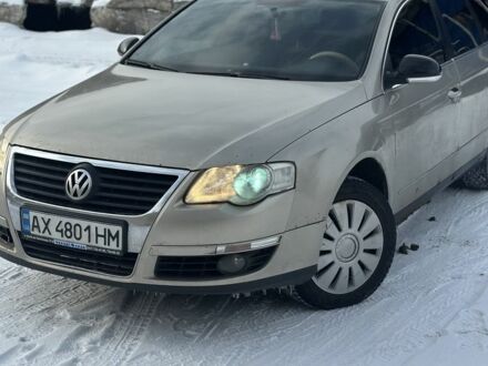 Бежевый Фольксваген Пассат Вариант, объемом двигателя 2 л и пробегом 295 тыс. км за 3800 $, фото 1 на Automoto.ua