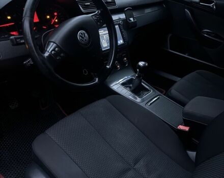 Черный Фольксваген Пассат Вариант, объемом двигателя 2 л и пробегом 317 тыс. км за 5450 $, фото 19 на Automoto.ua