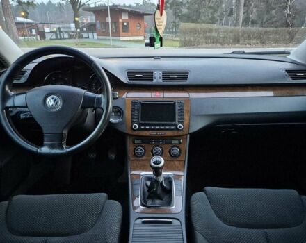 Черный Фольксваген Пассат Вариант, объемом двигателя 2 л и пробегом 210 тыс. км за 1772 $, фото 4 на Automoto.ua