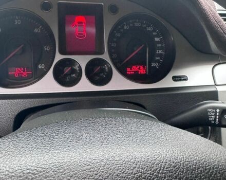 Черный Фольксваген Пассат Вариант, объемом двигателя 2 л и пробегом 200 тыс. км за 7000 $, фото 5 на Automoto.ua