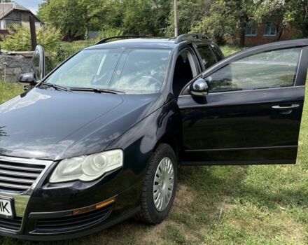 Черный Фольксваген Пассат Вариант, объемом двигателя 1.6 л и пробегом 185 тыс. км за 5999 $, фото 1 на Automoto.ua