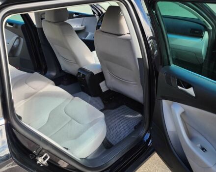 Черный Фольксваген Пассат Вариант, объемом двигателя 1.6 л и пробегом 350 тыс. км за 5900 $, фото 16 на Automoto.ua