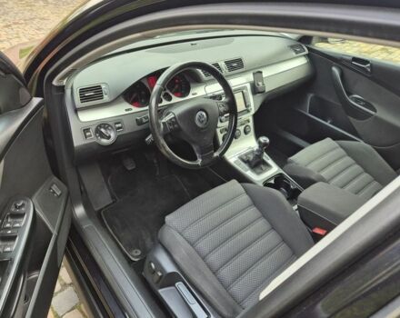 Черный Фольксваген Пассат Вариант, объемом двигателя 2 л и пробегом 224 тыс. км за 2150 $, фото 6 на Automoto.ua