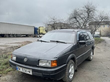 Черный Фольксваген Пассат Вариант, объемом двигателя 1.8 л и пробегом 300 тыс. км за 1500 $, фото 1 на Automoto.ua