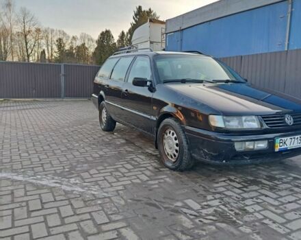 Черный Фольксваген Пассат Вариант, объемом двигателя 1.6 л и пробегом 1000 тыс. км за 1800 $, фото 1 на Automoto.ua