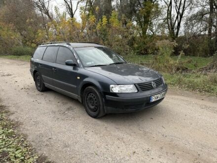 Черный Фольксваген Пассат Вариант, объемом двигателя 1.6 л и пробегом 250 тыс. км за 1000 $, фото 1 на Automoto.ua