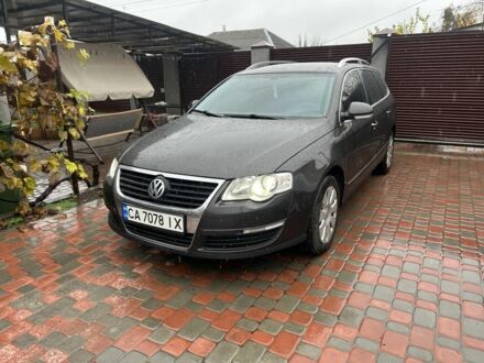 Черный Фольксваген Пассат Вариант, объемом двигателя 2 л и пробегом 228 тыс. км за 5500 $, фото 1 на Automoto.ua