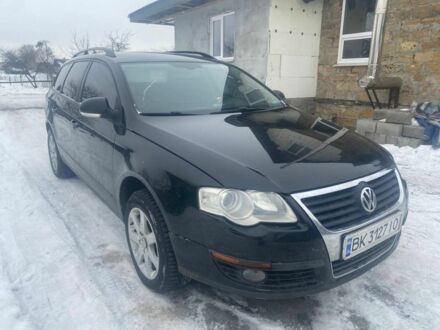 Черный Фольксваген Пассат Вариант, объемом двигателя 1 л и пробегом 370 тыс. км за 5000 $, фото 1 на Automoto.ua