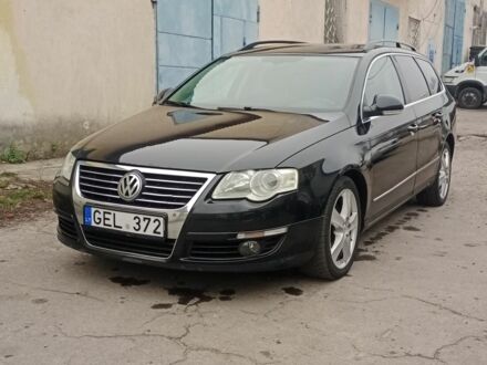 Черный Фольксваген Пассат Вариант, объемом двигателя 0 л и пробегом 300 тыс. км за 3100 $, фото 1 на Automoto.ua