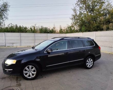 Черный Фольксваген Пассат Вариант, объемом двигателя 2 л и пробегом 333 тыс. км за 7500 $, фото 1 на Automoto.ua