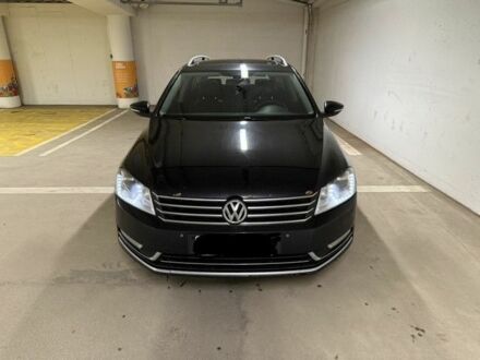 Черный Фольксваген Пассат Вариант, объемом двигателя 1.6 л и пробегом 265 тыс. км за 5871 $, фото 1 на Automoto.ua