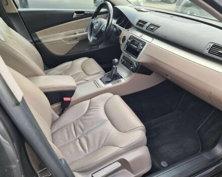 Коричневий Фольксваген Пассат Варіант, об'ємом двигуна 2 л та пробігом 201 тис. км за 2084 $, фото 7 на Automoto.ua