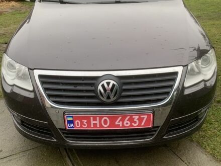 Коричневый Фольксваген Пассат Вариант, объемом двигателя 1.6 л и пробегом 235 тыс. км за 7300 $, фото 1 на Automoto.ua