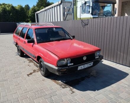 Красный Фольксваген Пассат Вариант, объемом двигателя 1 л и пробегом 200 тыс. км за 500 $, фото 1 на Automoto.ua