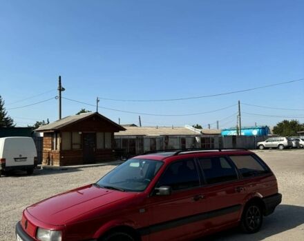 Красный Фольксваген Пассат Вариант, объемом двигателя 1.8 л и пробегом 300 тыс. км за 1800 $, фото 3 на Automoto.ua
