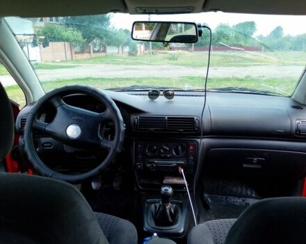 Червоний Фольксваген Пассат Варіант, об'ємом двигуна 1.8 л та пробігом 400 тис. км за 2700 $, фото 7 на Automoto.ua