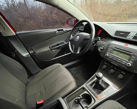 Красный Фольксваген Пассат Вариант, объемом двигателя 1.6 л и пробегом 242 тыс. км за 4500 $, фото 12 на Automoto.ua