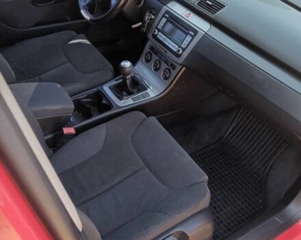 Красный Фольксваген Пассат Вариант, объемом двигателя 2 л и пробегом 313 тыс. км за 5300 $, фото 7 на Automoto.ua