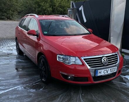 Красный Фольксваген Пассат Вариант, объемом двигателя 2 л и пробегом 300 тыс. км за 4650 $, фото 1 на Automoto.ua