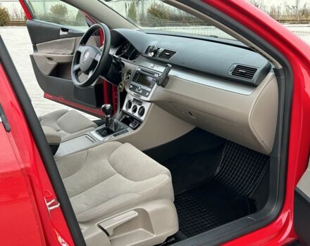 Красный Фольксваген Пассат Вариант, объемом двигателя 1.4 л и пробегом 202 тыс. км за 5400 $, фото 11 на Automoto.ua