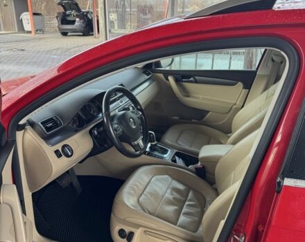 Красный Фольксваген Пассат Вариант, объемом двигателя 2 л и пробегом 300 тыс. км за 8950 $, фото 4 на Automoto.ua