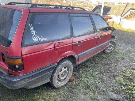 Красный Фольксваген Пассат Вариант, объемом двигателя 0 л и пробегом 300 тыс. км за 650 $, фото 1 на Automoto.ua